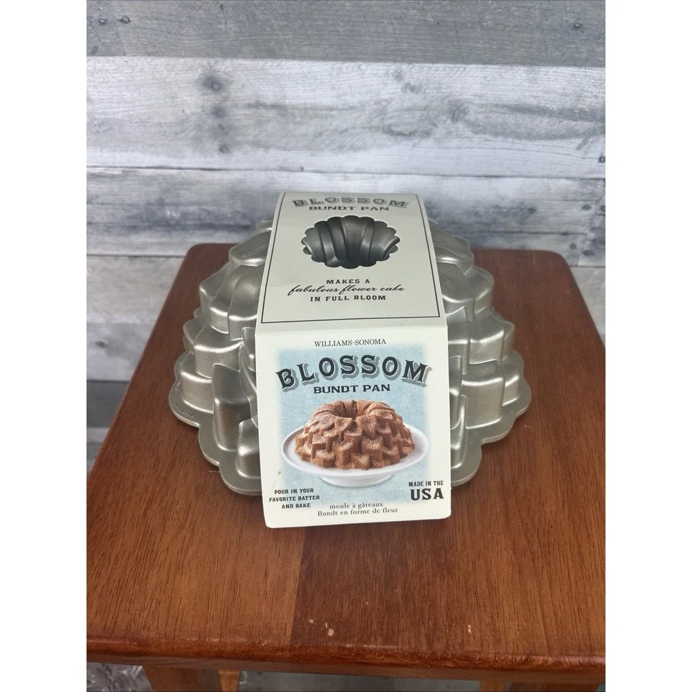 Nordic Ware Bundt Blossom Pan 10 Cup Non-Stick Aluminum Silver